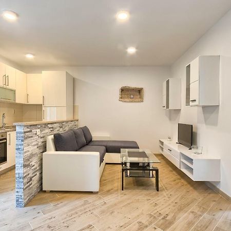 Apartment Petra Пула Екстер'єр фото
