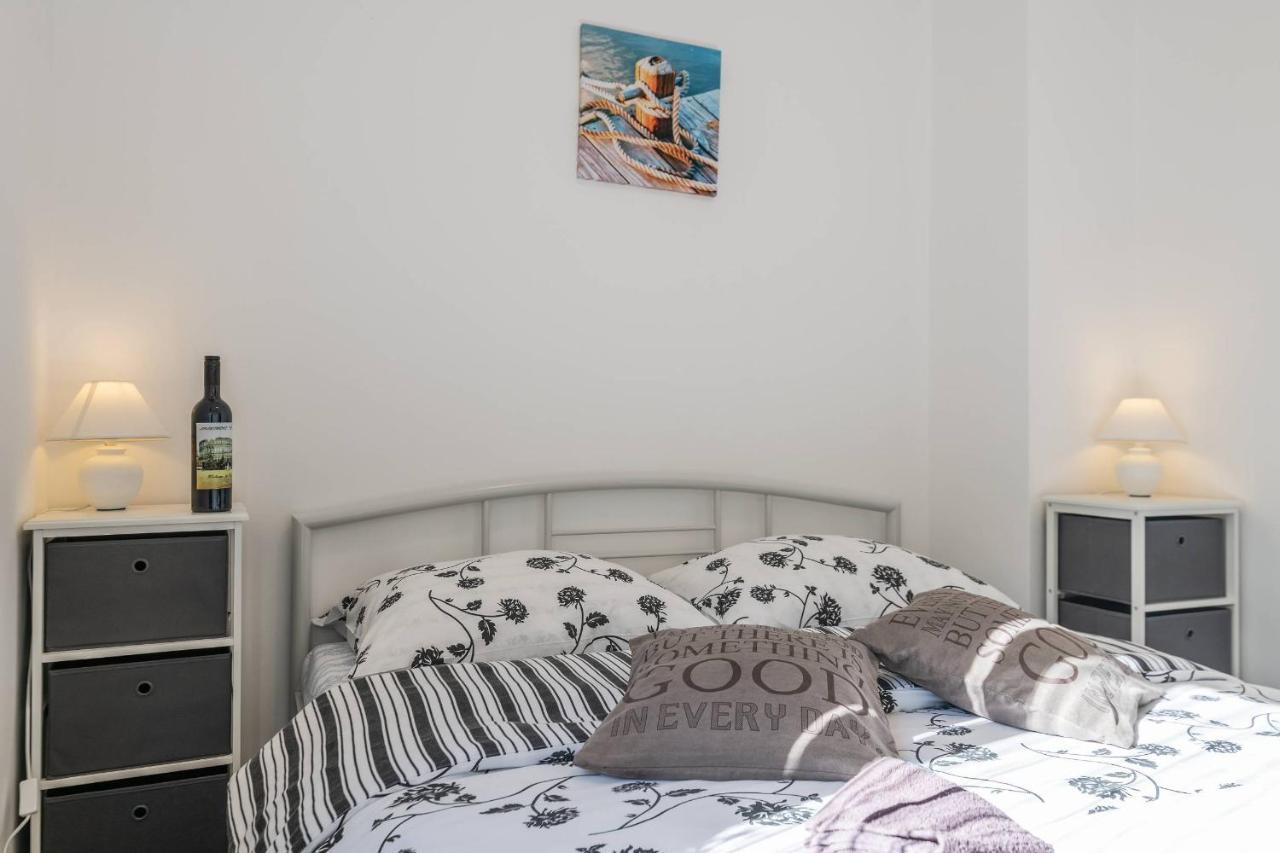 Apartment Petra Пула Екстер'єр фото