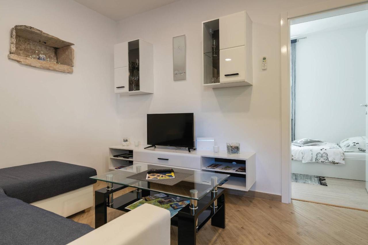 Apartment Petra Пула Екстер'єр фото
