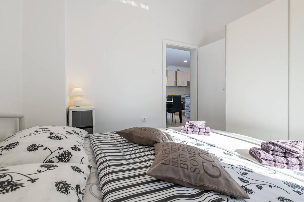 Apartment Petra Пула Екстер'єр фото