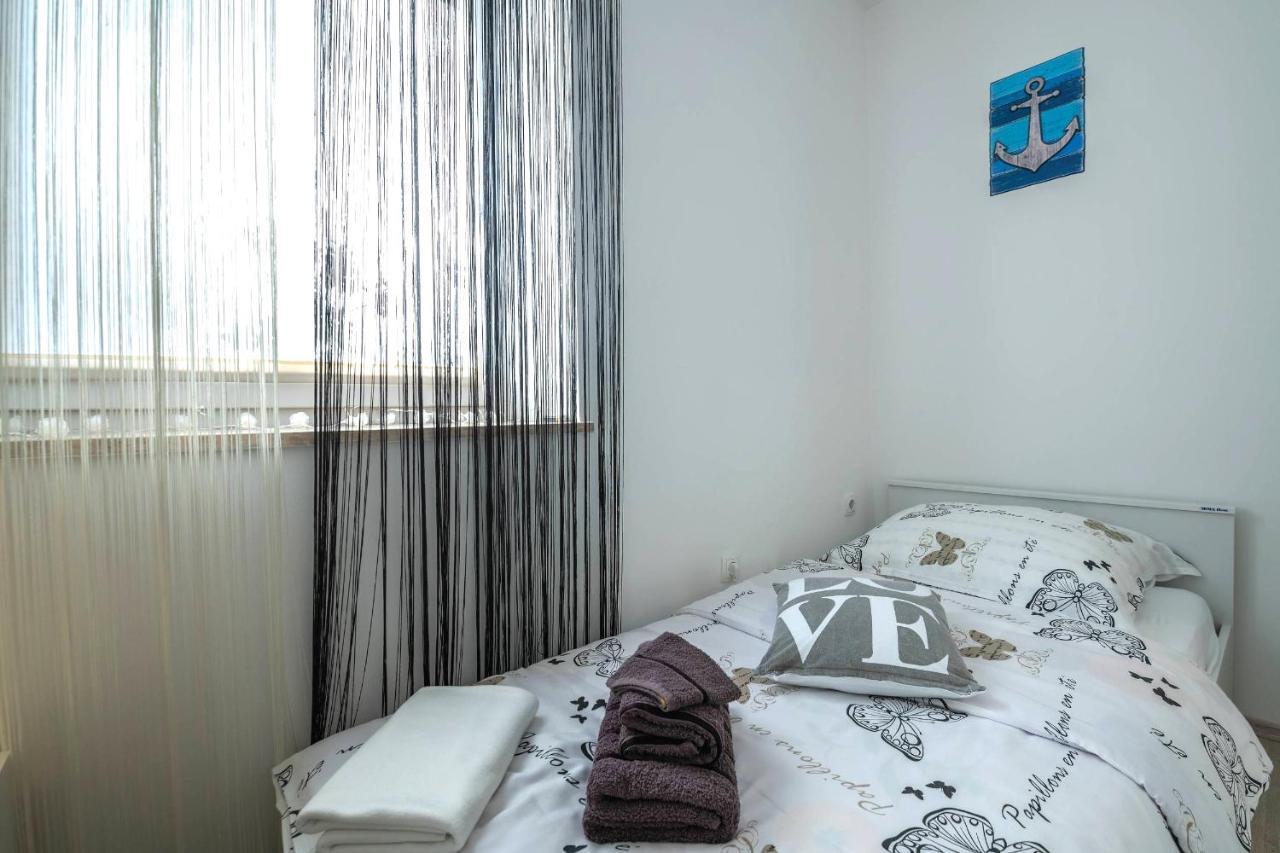 Apartment Petra Пула Екстер'єр фото