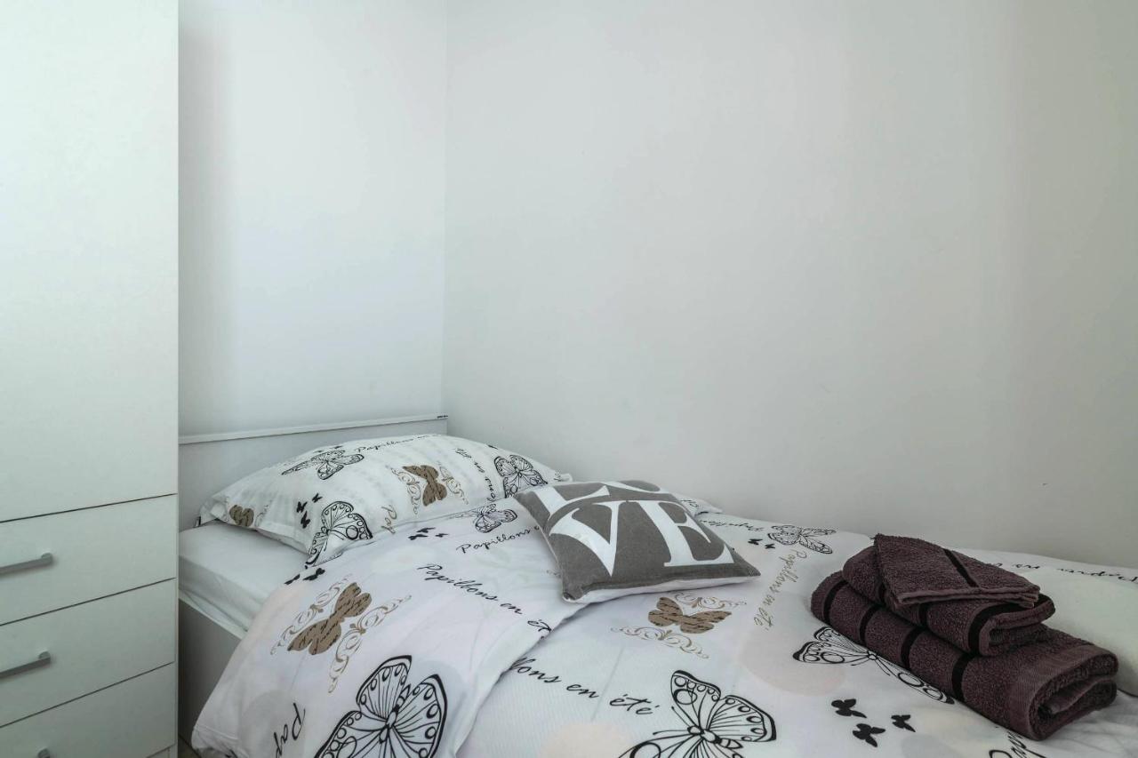 Apartment Petra Пула Екстер'єр фото